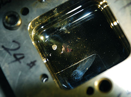 <a href='http://www.phrisa.com/product/3.htm' class='text_a'>模具激光焊機(jī)</a>修復(fù)鏡面模具效果